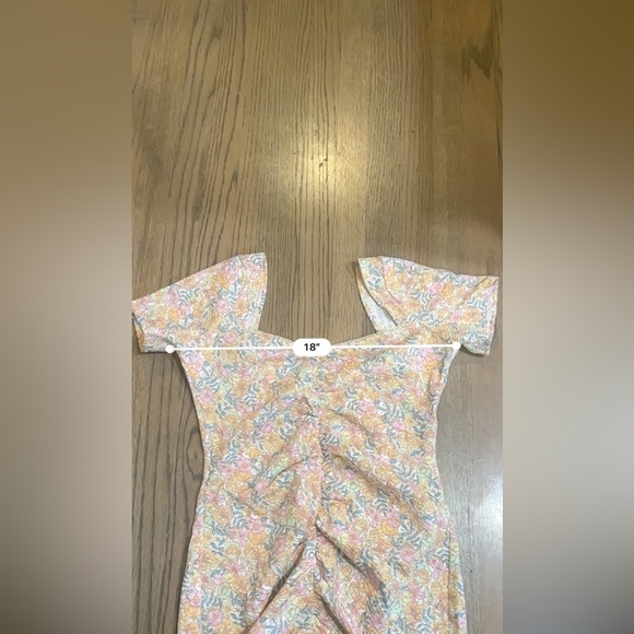 NWT Asos Textured Ruched Floral Mini Dress with Short Sleeves-Size 10 - Picture 3 of 7